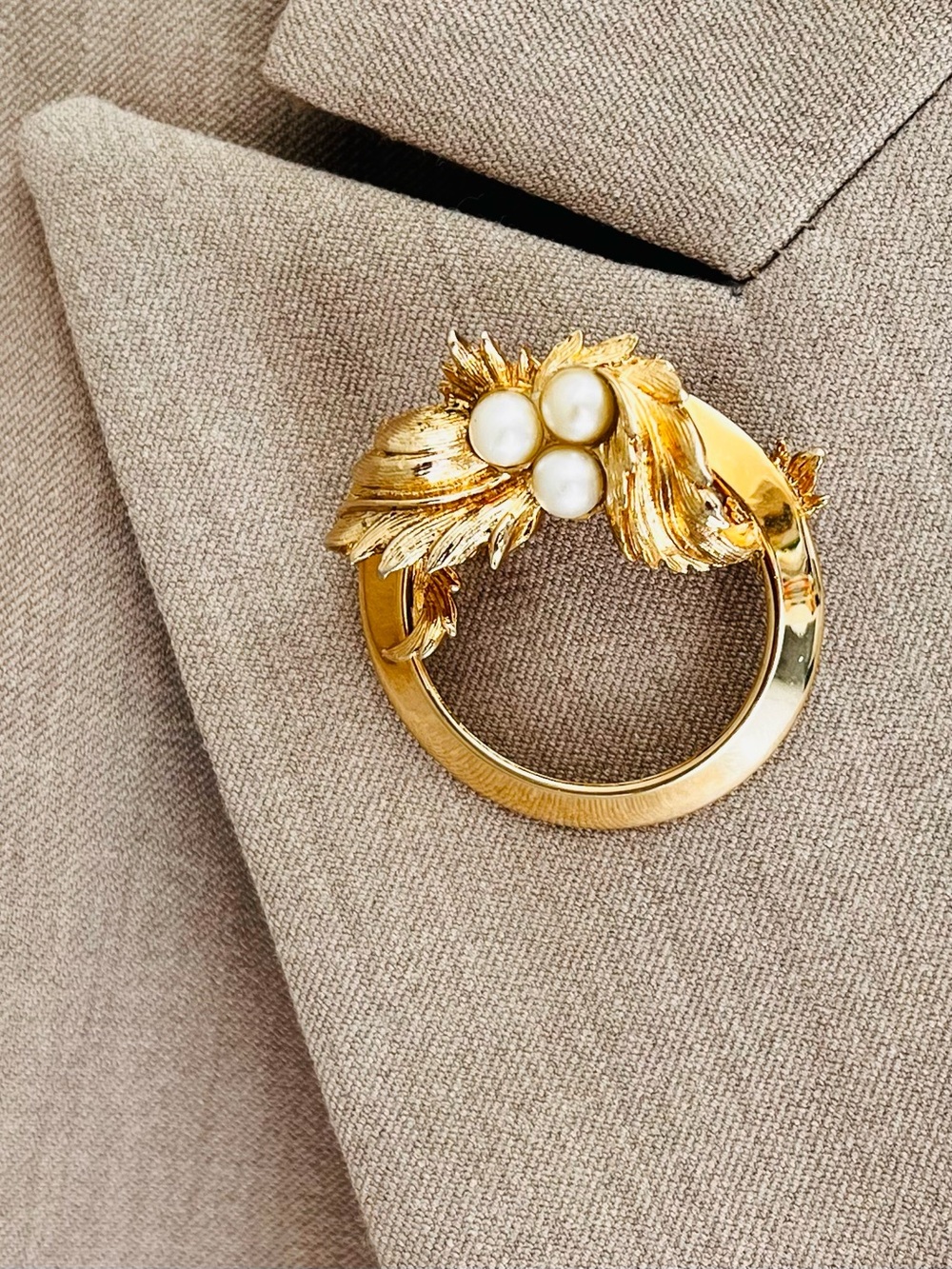Vintage Sarah Coventry Gold-Tone & Pearl Wreath Brooch Pin